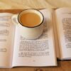 photo d'un livre ouvert mis en pages par l'éditrice freelance