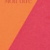 première de couverture la page est divisée en diagonale avec la partie du haut couleur abricot et celle du bas rose fuchsia. Le titre en haut reprend la couleur du bas et le nom de l'auteurice en bas celle du haut. La police avec serif est élégante.