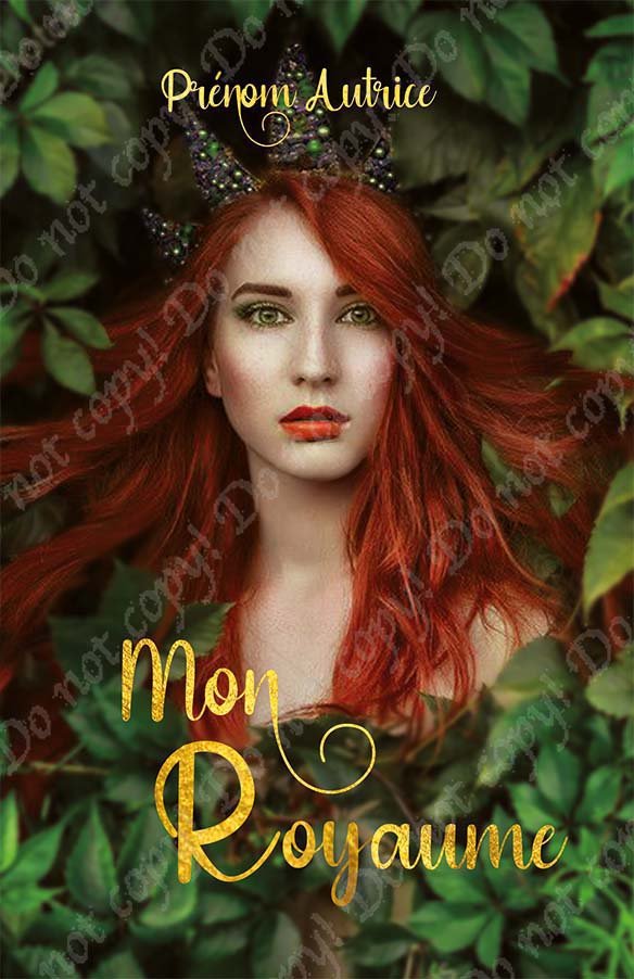 la couverture est un montage photo d'une femme rousse au milieu de feuilles de végétation elle porte une couronne sur la tête. Le titre est dans une police cursive avec des arabesques et elle est dorée.